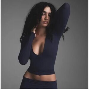 Skims fits everybody plunge top Color navy